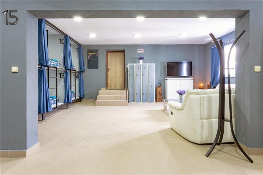 Hostel Iron Cube Struzna Экстерьер фото